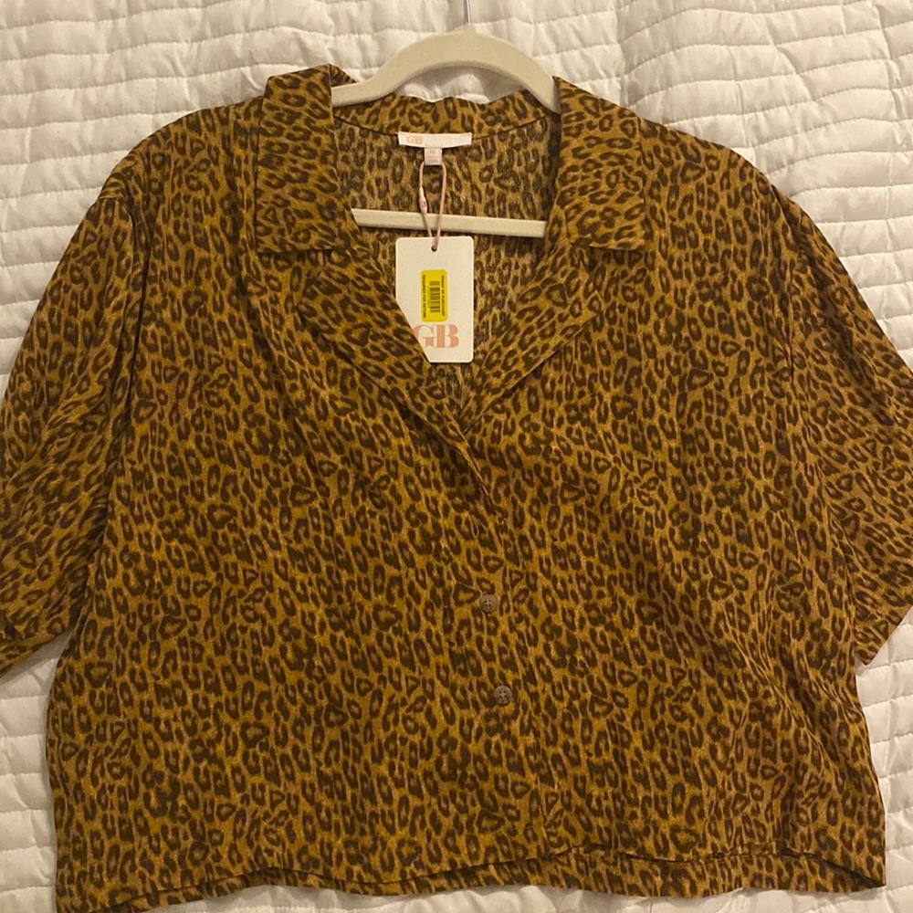 Gianni Bini button up cropped leopard shirt